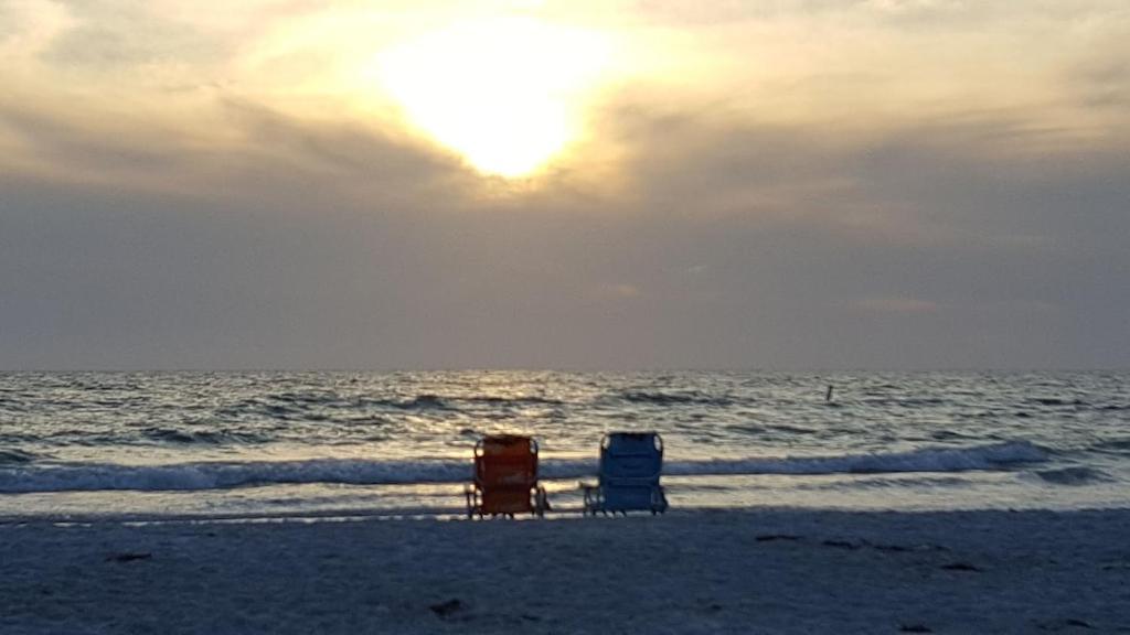 Spacious Beach House Unit,Beautifully Furnished 2 Bed 2Bath./2Min.Walk To Beach Clearwater Beach Luaran gambar