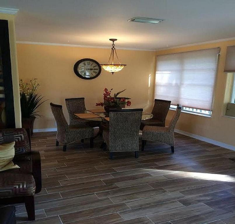 Spacious Beach House Unit,Beautifully Furnished 2 Bed 2Bath./2Min.Walk To Beach Clearwater Beach Luaran gambar